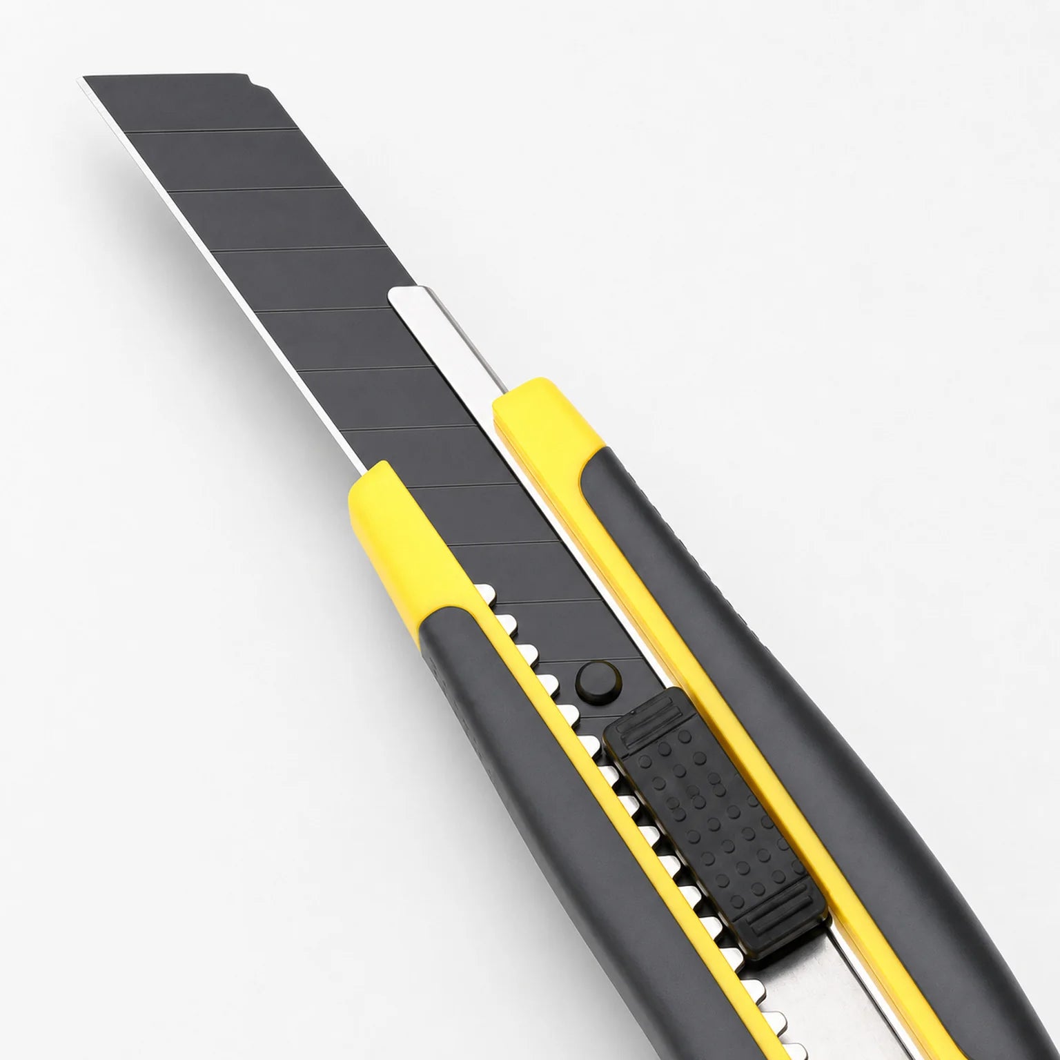 Ada Heavy-Duty Snap-Off Box Cutter - detail view