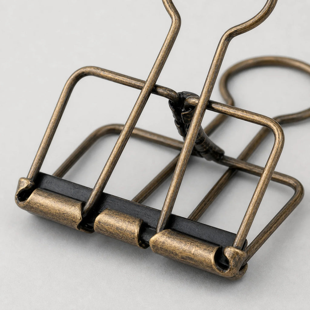 Anna Wire Memo and Binder Clip - detail view