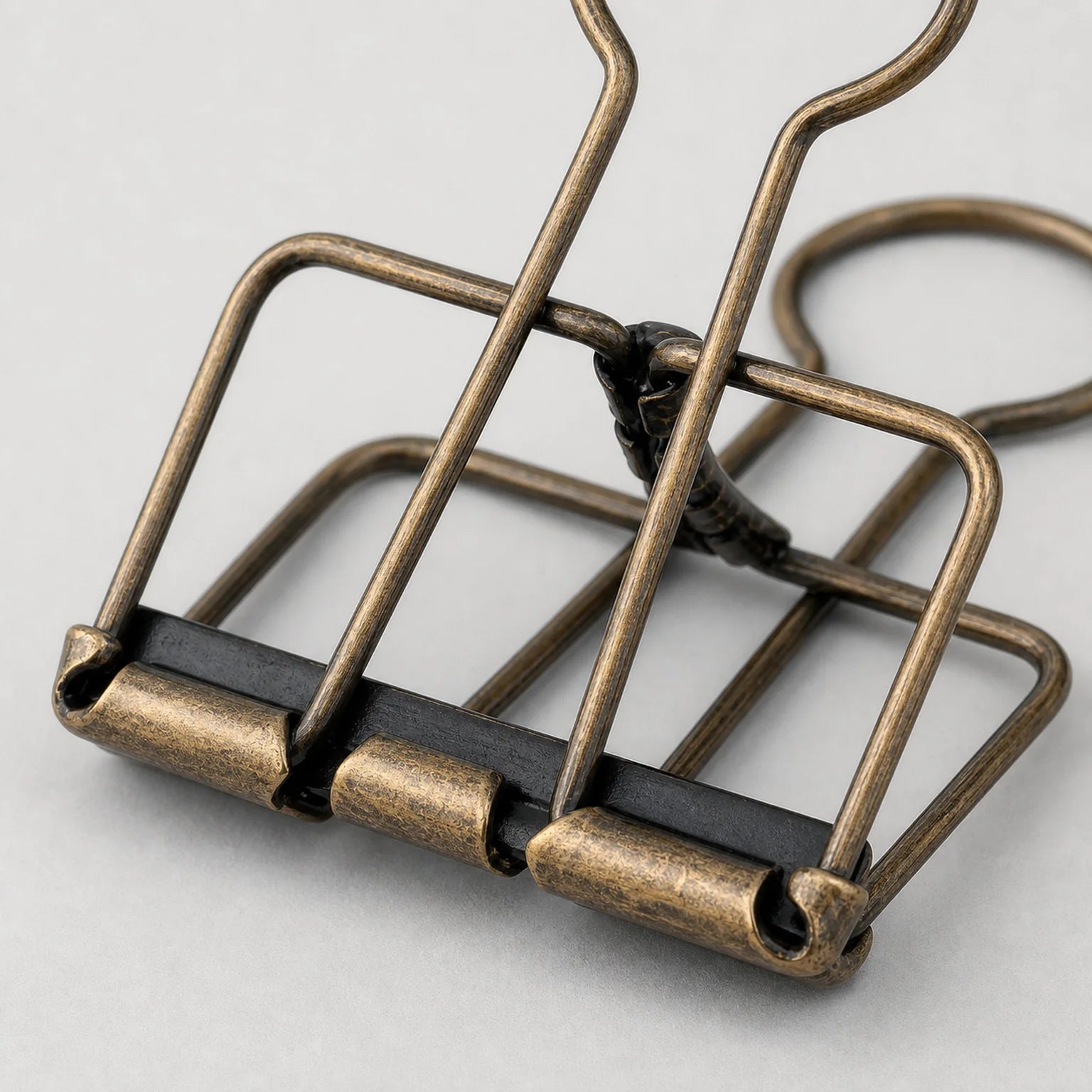 Anna Wire Memo and Binder Clip - detail view
