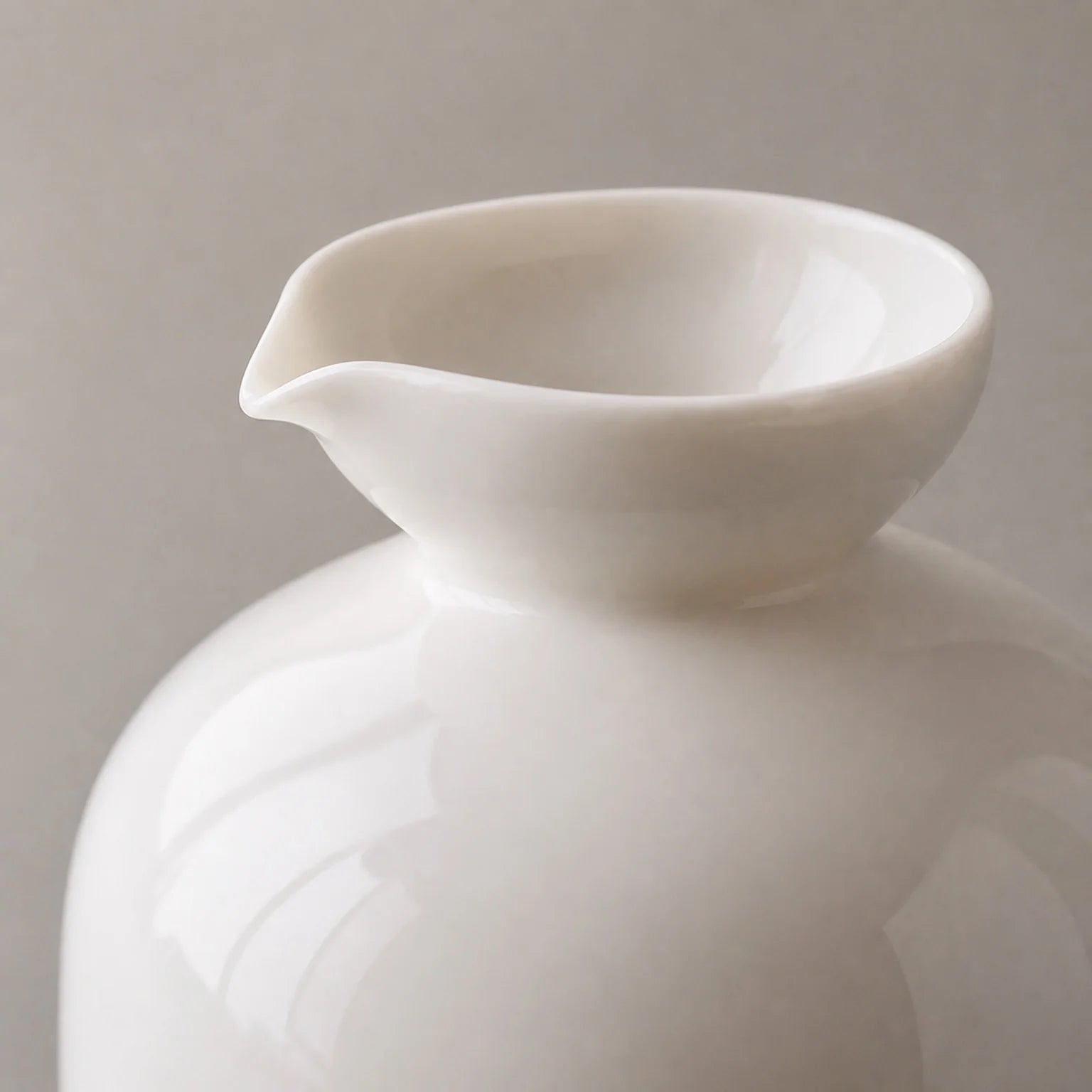 Casper Ceramic Carafe and Tea Cup Set - detail view